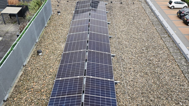 Zonnepanelen op het dak van Moermont