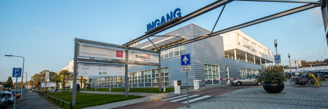 De ingang van het GRZ