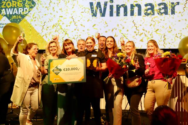 Onze collega's met de prijs op het podium