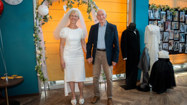 Ella en Rien tijdens de bruidsmodeshow in Hof van Nassau