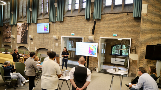 Deelnemers bijeenkomst in het gemeentehuis in Hoogerheide