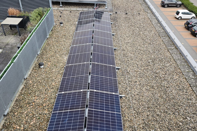 Zonnepanelen op het dak van Moermont