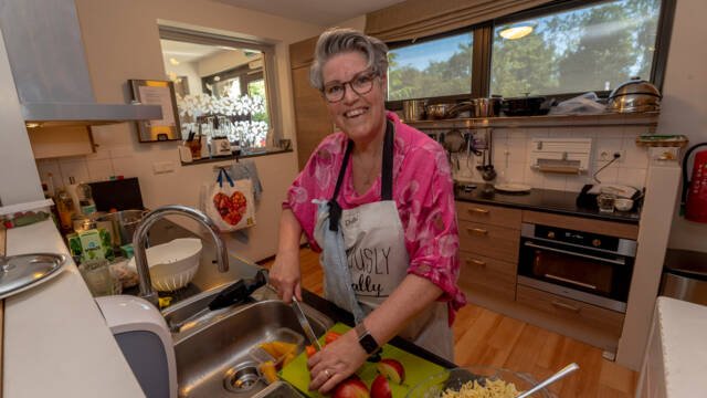Hannelore Dons, kookvrijwilliger bij hospice De Markies